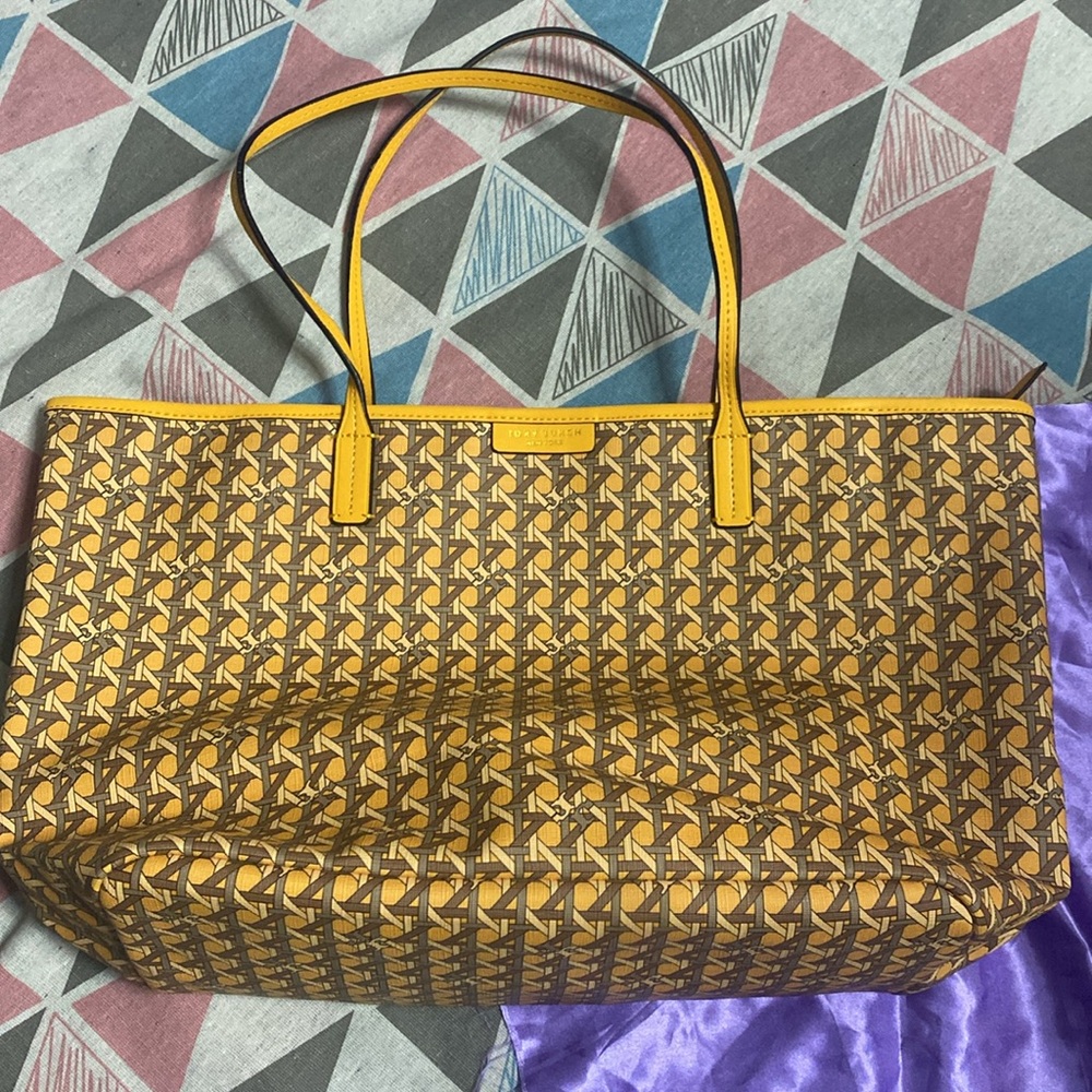 Tory Burch Ever Ready Basketweave Print Large Zipped Tote Sunset Glow With Pouch - Picture 3 of 9